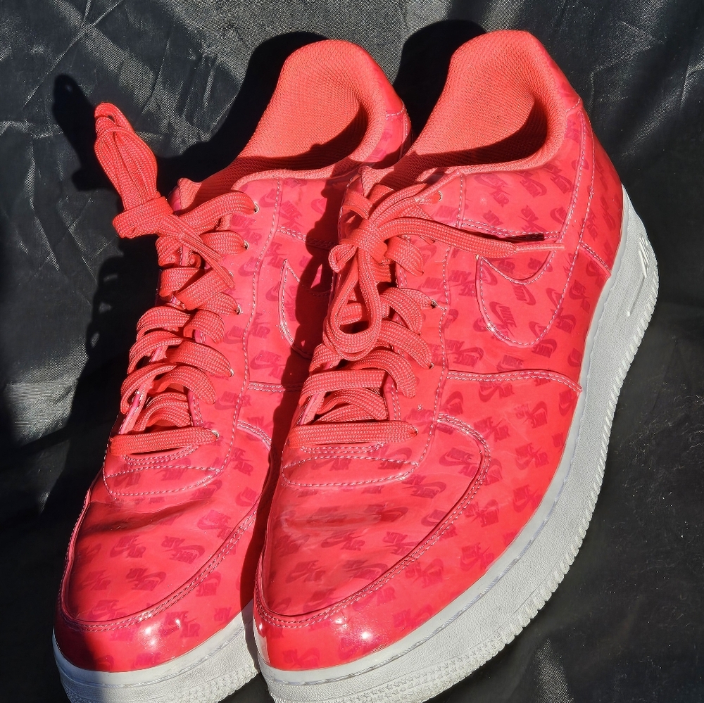 Nike Air Force 1 LV8 UV Logo Siren Red Low Top Size 11.5 AJ9505-600 - Picture 1 of 8